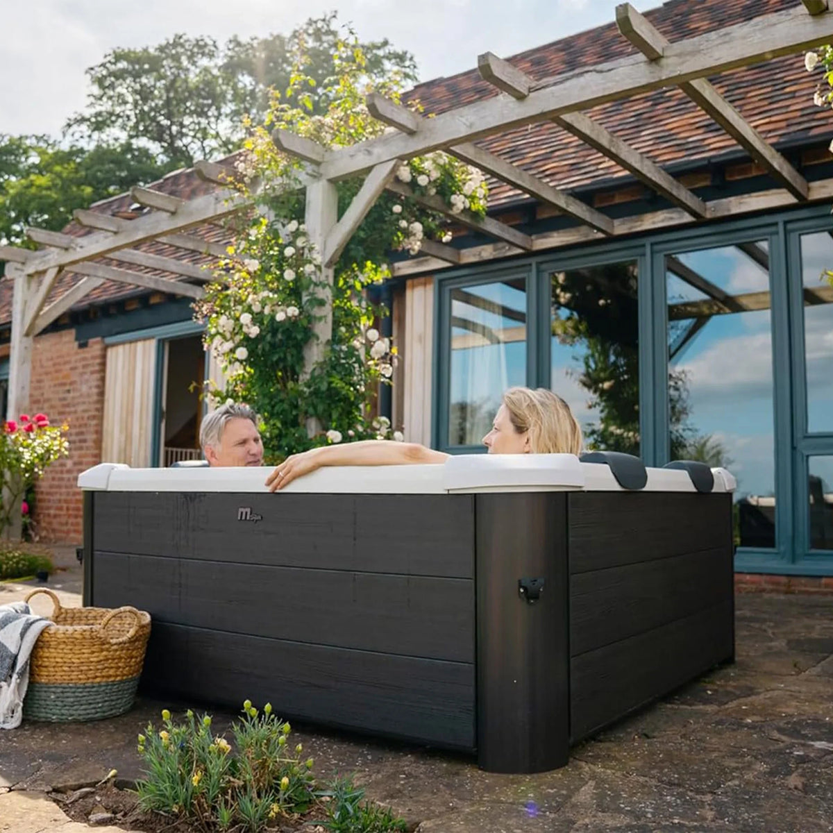 MSpa Oslo 6 Person Squared Hot Tub with Hydro Massage Jets Plus &  Strip