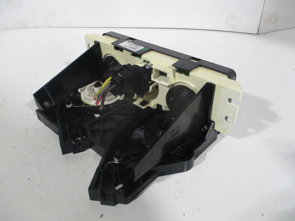 Pre-Owned 06-07 Saturn Ion  Heater Temperature Controle   (Good)