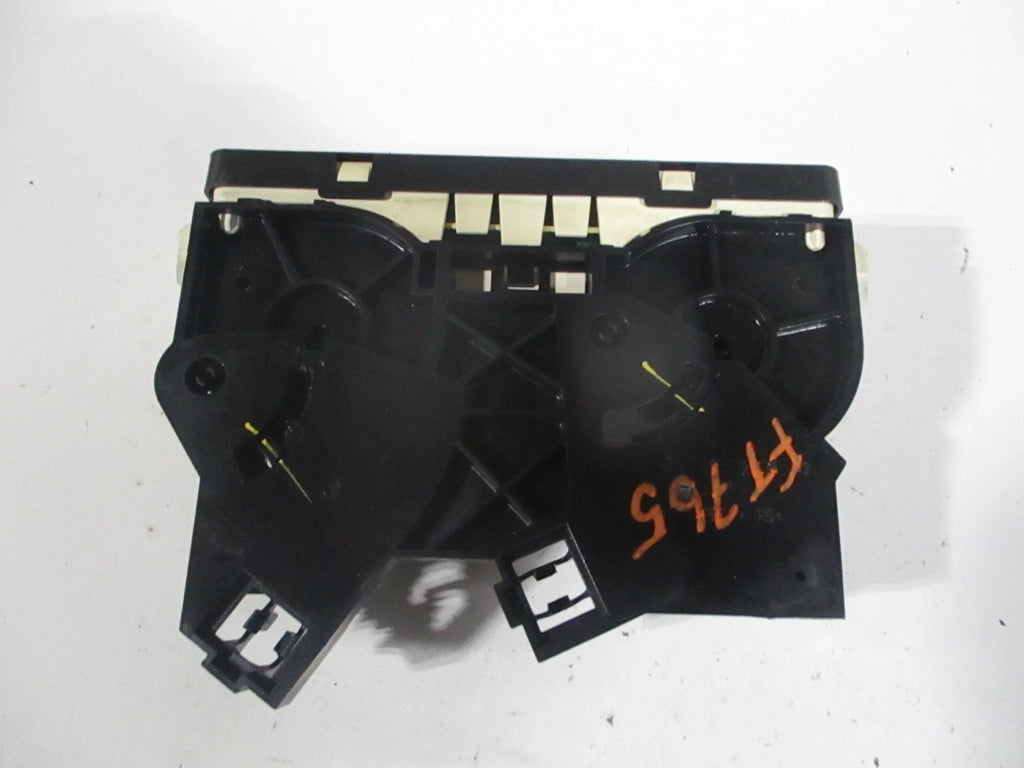 Pre-Owned 06-07 Saturn Ion  Heater Temperature Controle   (Good)