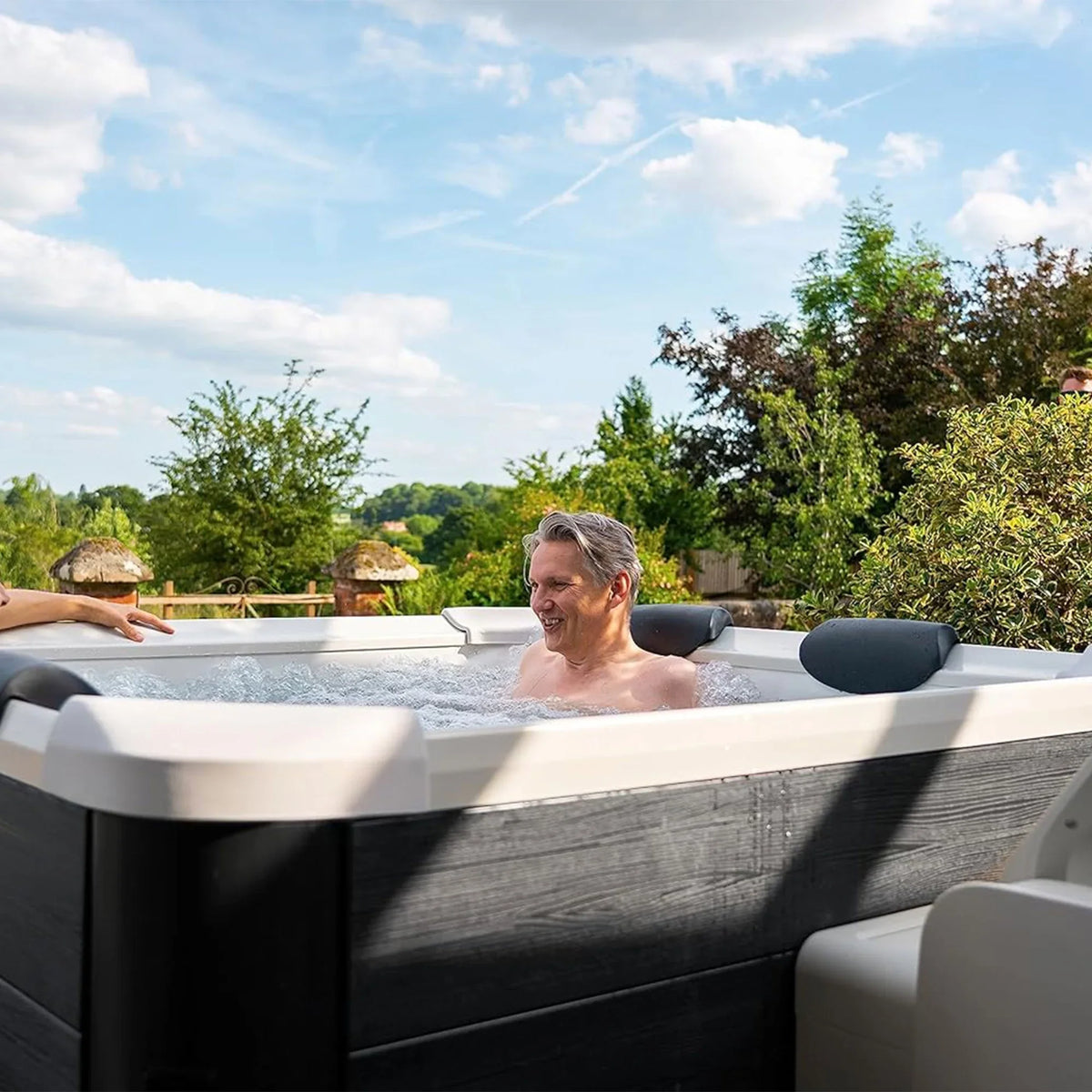 MSpa Oslo 6 Person Squared Hot Tub with Hydro Massage Jets Plus &  Strip
