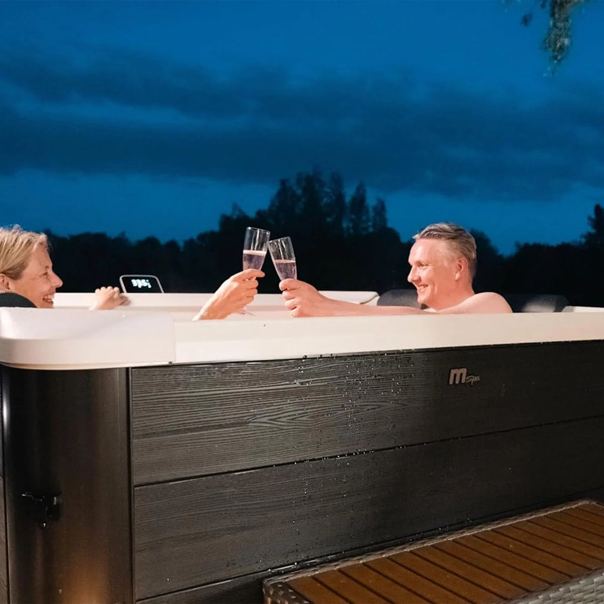 MSpa Oslo 6 Person Squared Hot Tub with Hydro Massage Jets Plus &  Strip