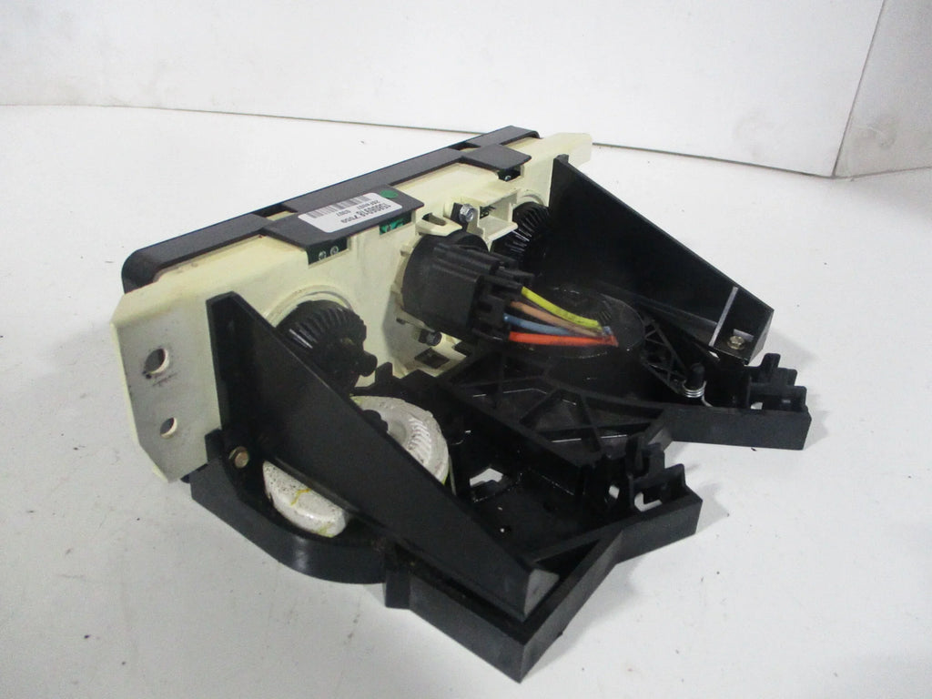 Pre-Owned 06-07 Saturn Ion  Heater Temperature Controle   (Good)